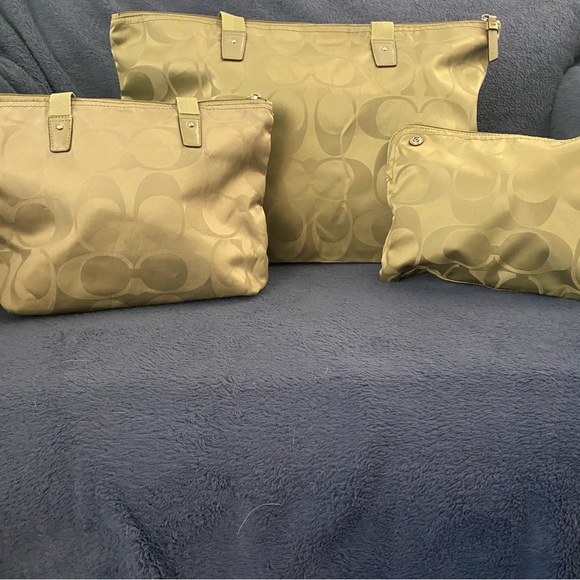 Coach signature C with matching additional bags. - Picture 4 of 10